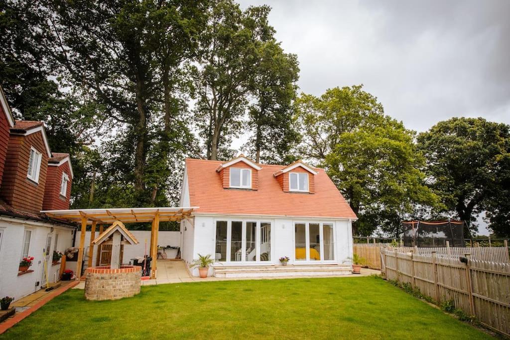 Blackberry Annex. Detached Cottage. Rural Location West Chiltington Exterior photo